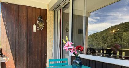 Cozy Studio with Balcony near Ski Slopes and Town Center - Sleeps 4