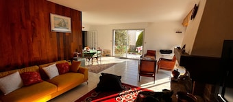 Spacious 4-Bedroom House with Private Garden, Near Beach & Shops