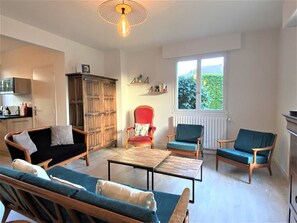TV - Charming House with Garden, WiFi in Central Perros-Guirec - Near Beach and Shops (Perros-Guirec)