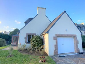 Exterior - Charming House with Garden, WiFi in Central Perros-Guirec - Near Beach and Shops (Perros-Guirec)