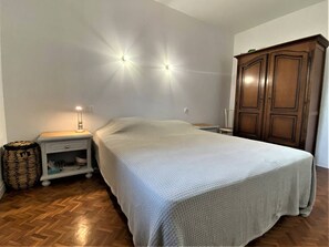 4 bedrooms, free WiFi - Charming House with Garden, WiFi in Central Perros-Guirec - Near Beach and Shops (Perros-Guirec)