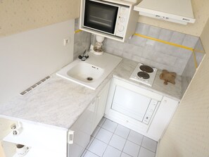 Refrigerador, microondas y horno 