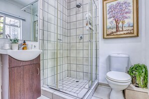 Studio có thiết kế đặc sắc | Phòng tắm