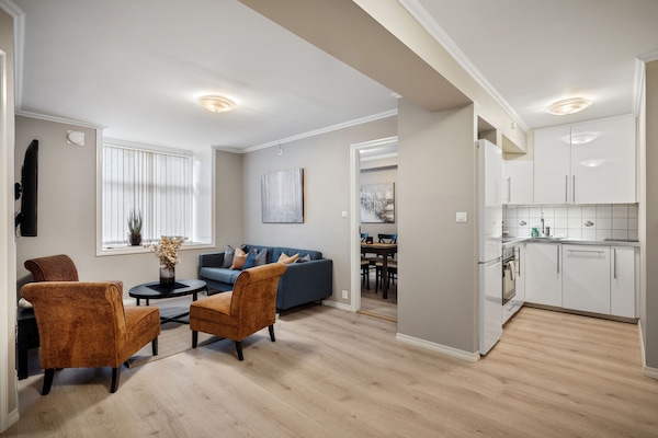 City Apartment, 3 Bed (Ground Floor) | 3 bedrooms, iron/ironing board, free WiFi