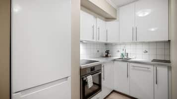 City Apartment, 3 Bed (Ground Floor) | Private kitchen