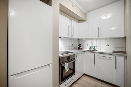 Kaupunkihuoneisto | Yksityinen keittiö | Täysikokoinen jääkaappi, uuni, liesi, astianpesukone