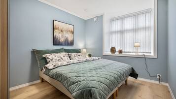 City Apartment, 3 Bed (Ground Floor) | 3 bedrooms, iron/ironing board, free WiFi