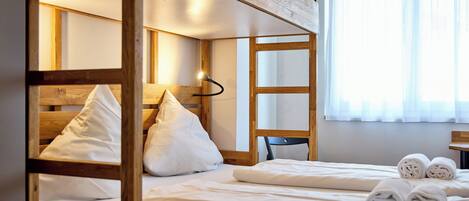 2 bedrooms, desk, travel cot, free WiFi