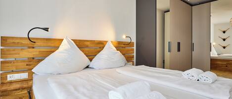 2 soverom, skrivebord, reiseseng for barn og wi-fi (inkludert)