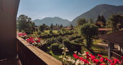 Großzügig, ruhig und zentral mit separatem Schlafzimmer,Garten, Hunde willkommen