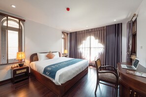 Habitación familiar, 2 habitaciones | Caja fuerte, escritorio, espacio para trabajar con un portátil