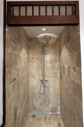 Family Double Room, 2 Bedrooms | Bathroom