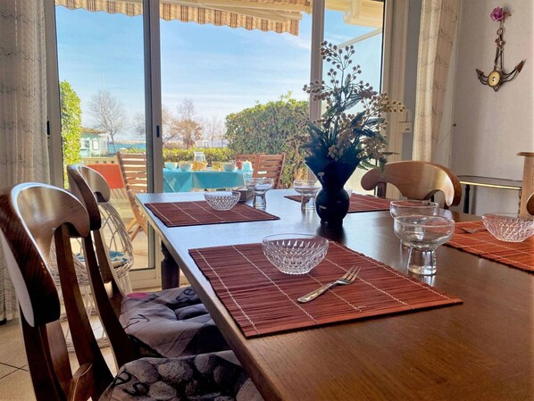 Dining - Beachfront Apartment with Terrace, Parking - Sleeps 4 (Le Lavandou)
