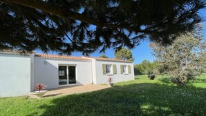 Unclassified image, 3 of 17, button - 4-room house with enclosed garden and WIFI in Saint-Georges d'Oléron (Saint-Georges-d'Oléron)