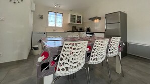 Unclassified image, 2 of 17, button - 4-room house with enclosed garden and WIFI in Saint-Georges d'Oléron (Saint-Georges-d'Oléron)