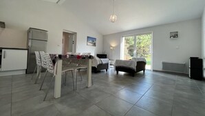 Unclassified image, 5 of 17, button - 4-room house with enclosed garden and WIFI in Saint-Georges d'Oléron (Saint-Georges-d'Oléron)