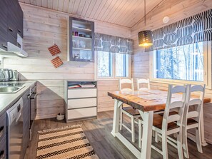 ثلاجة، ميكروويف، غسالة أطباق، مستلزمات طهي/أطباق/أوعية