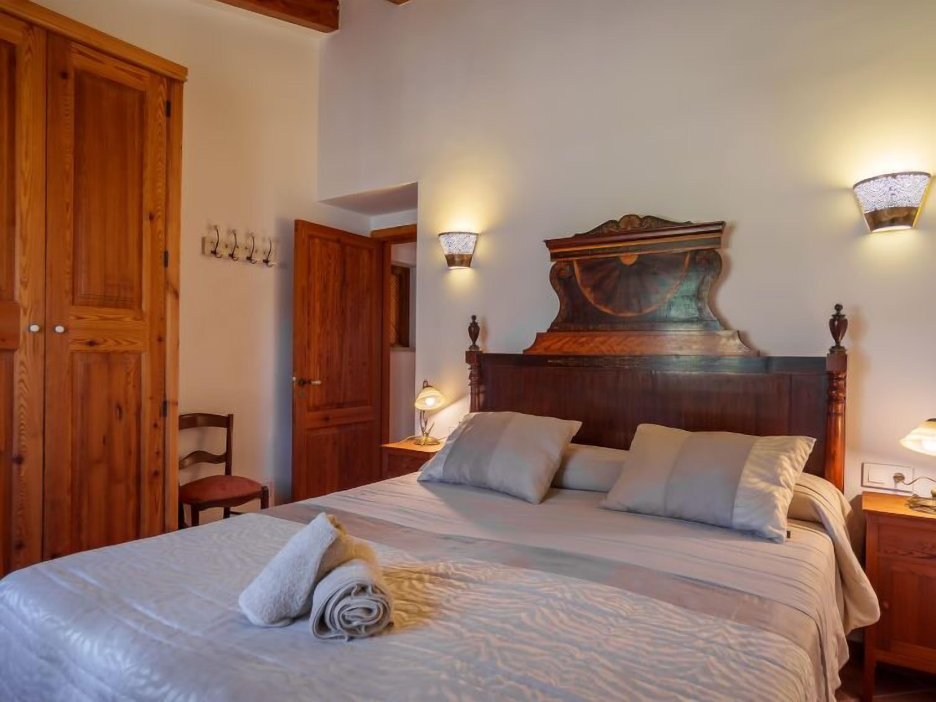 4 bedrooms, iron/ironing board, WiFi