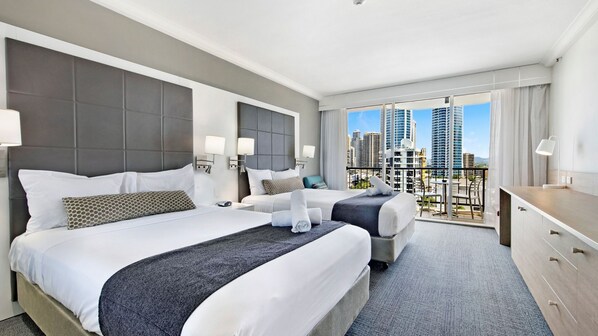 1 bedroom, iron/ironing board, free WiFi, bed sheets - Deluxe Twin Studio in Surfers Paradise - CoastHM (Surfers Paradise)