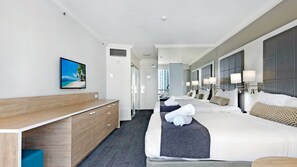 1 bedroom, iron/ironing board, free WiFi, bed sheets - Deluxe Twin Studio in Surfers Paradise - CoastHM (Surfers Paradise)