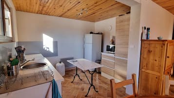 Réfrigérateur, micro-ondes, four, lave-vaisselle