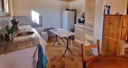Ground Floor Chalet Apartment - Near Lauzière Chairlift - WiFi, Parking, Private Garden