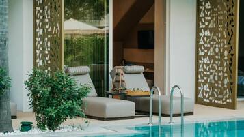 Deluxe King Suite with private pool | Premium bedding, minibar, in-room safe, desk