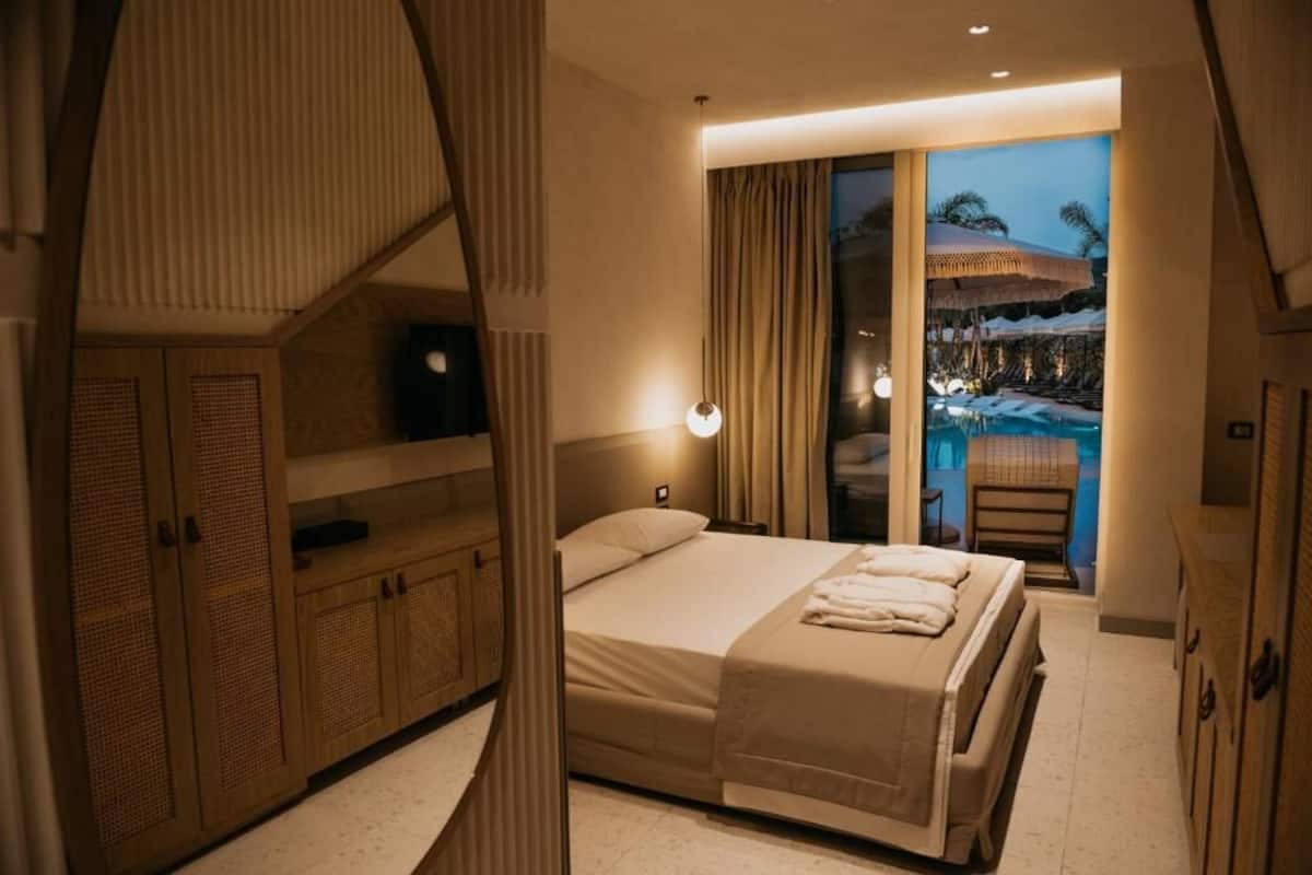 Terrace Standard Double room | 高級寢具、迷你吧、房內夾萬、書桌