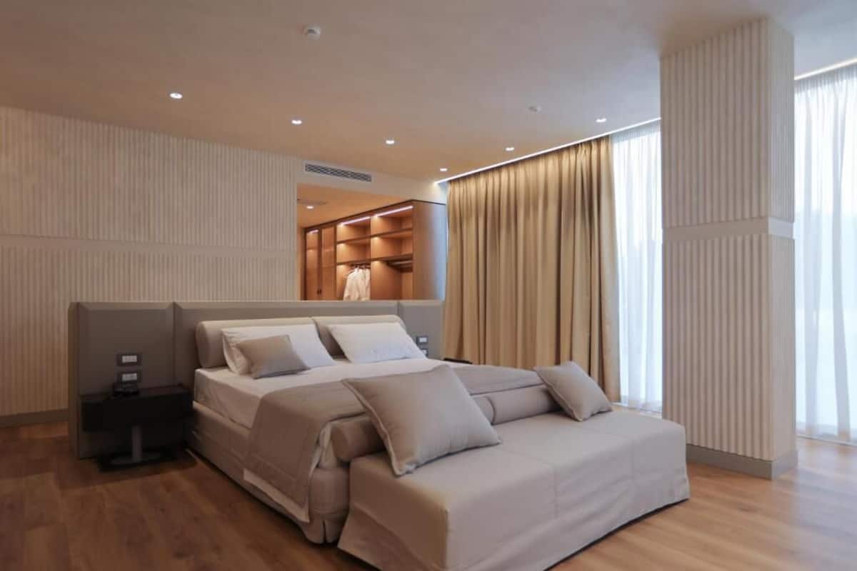 Deluxe Vip Suite | Biancheria da letto di alta qualità, minibar, una cassaforte in camera