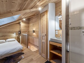 4 bedrooms, free WiFi, bed sheets