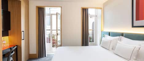 Room, 1 Queen Bed, Balcony | Minibar, in-room safe, soundproofing, free WiFi