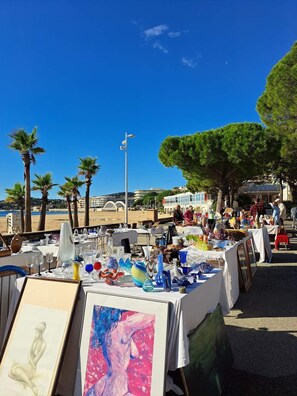 Outdoor dining - Air-conditioned Provençal Mazet for 10 people (Sainte-Maxime)