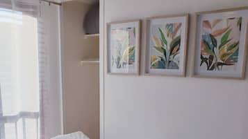 2 bedrooms, iron/ironing board, travel cot, free WiFi
