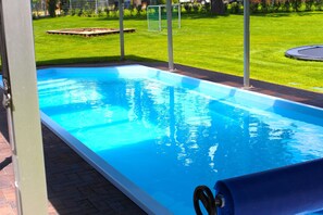 Alberca al aire libre y alberca climatizada