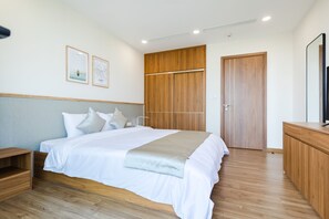 Premium bedding, in-room safe, blackout drapes, iron/ironing board - Five Star Westlake  (Hanoi)