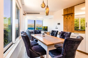 Appartement Confort, accessible aux personnes à mobilité réduite, vue mer | Coin séjour