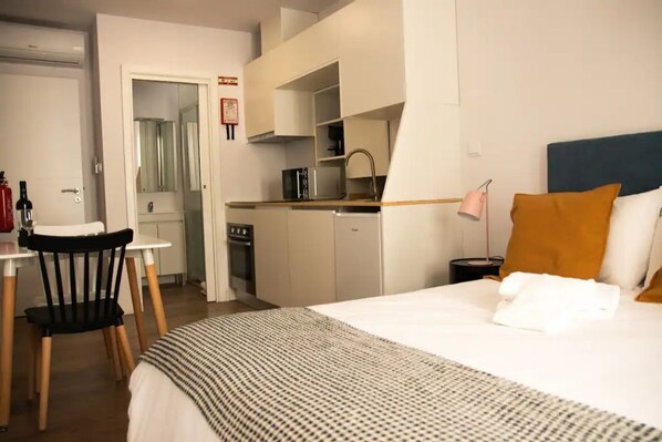 1 bedroom, WiFi, bed sheets