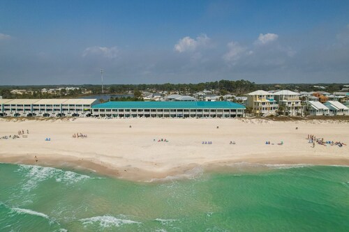 Very Merry! Gulf front corner unit, west end 2/2 New Remodel, Fantastic!