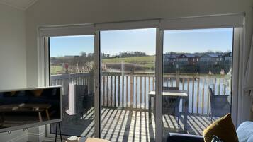 Smart TV, table tennis