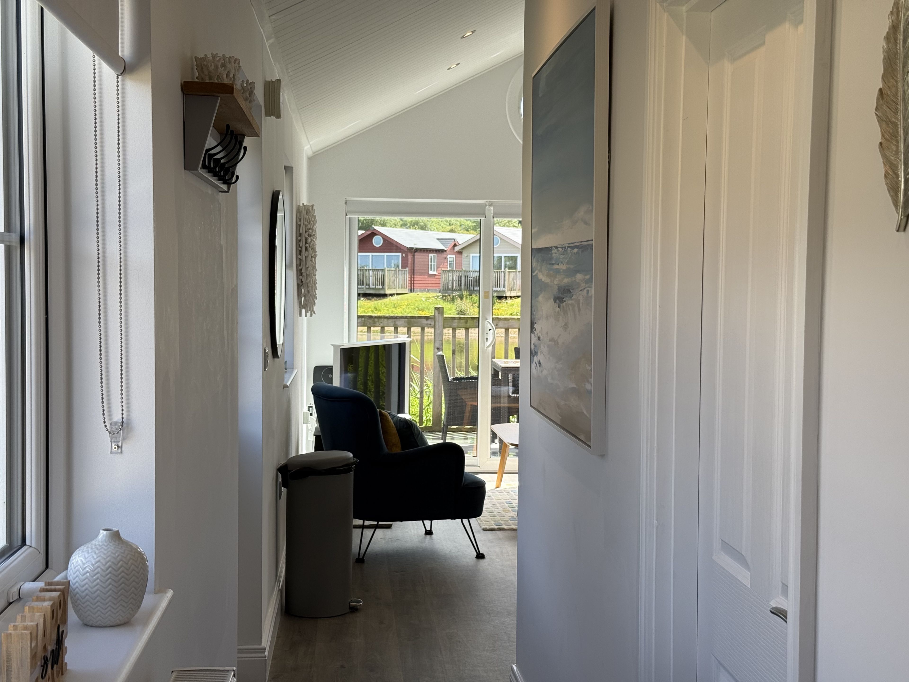 The Lake House -  A Meadow Lodge That Sleeps 4 Guests  In 2 Bedrooms - Yorkshire