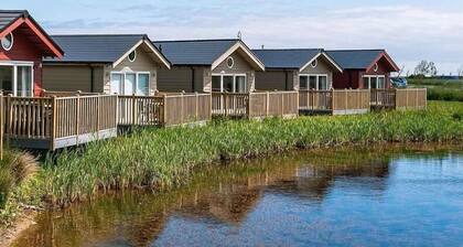The Lake House - a meadow lodge that sleeps 4 guests in 2 bedrooms