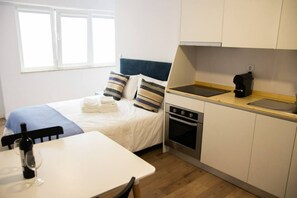 1 chambre, chambres insonorisées, fer et planche à repasser
