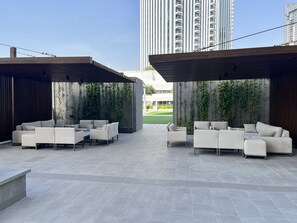 Outdoor dining - The Grand 1306 (Dubai)