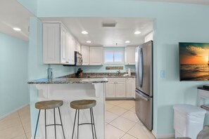 冰箱、微波炉、烤箱、炉灶