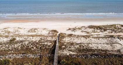The Hibiscus Hut | Cozy Coastal Retreat!