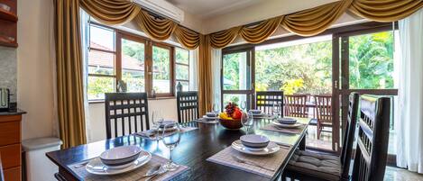 Deluxe Villa | Living area