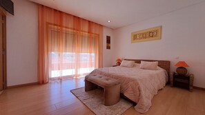 5 bedrooms, iron/ironing board, free WiFi, bed sheets