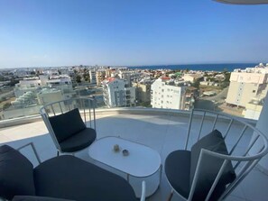 Terrace/patio - McKenzie 2 bedrooms Seaview with infinity pool - Apartment with Sea View (Larnaca)