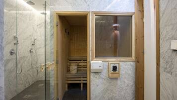 Ducha, secador de pelo, toallas