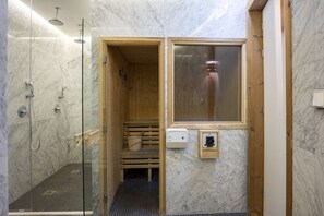 Ducha, secador de pelo, toallas